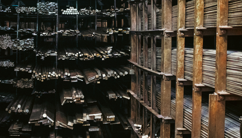 étagères métalliques