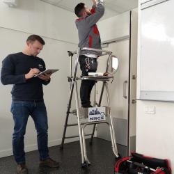 Maintenance d'un éclairage de sécurité 